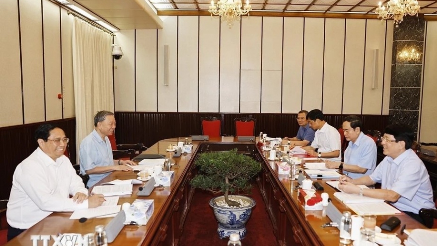 Newly elected Party chief chairs meeting of elite leaders in Hanoi